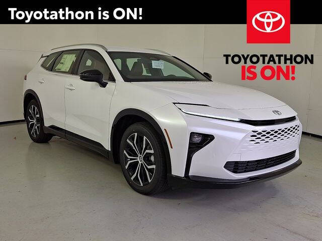 2025 Toyota Crown Signia XLE's photo