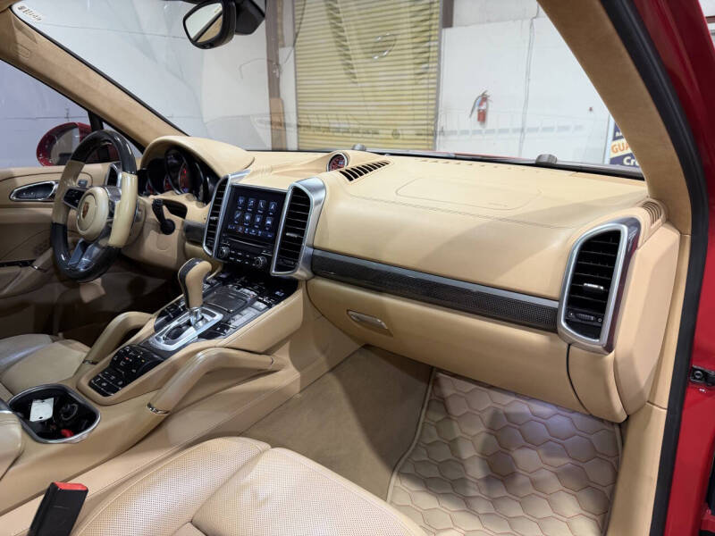 2017 Porsche Cayenne GTS