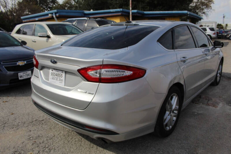 2013 Ford Fusion SE photo 8