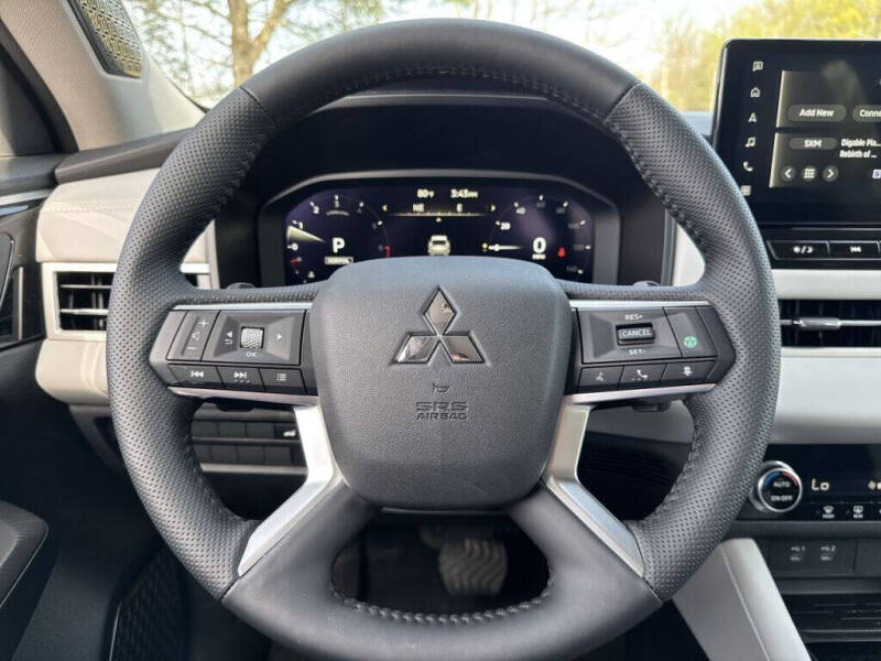 2025 Mitsubishi Outlander SE