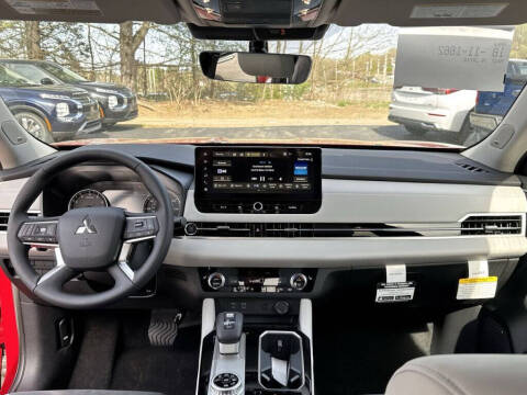 2025 Mitsubishi Outlander SE