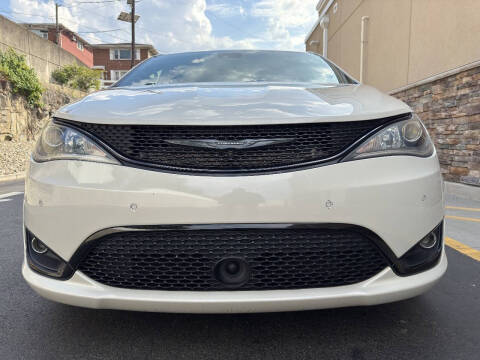 2020 Chrysler Pacifica Touring