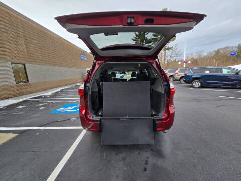 2019 Toyota Sienna LE Mobility 7-Passenger