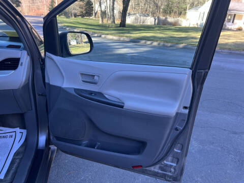 2017 Toyota Sienna LE 7-Passenger