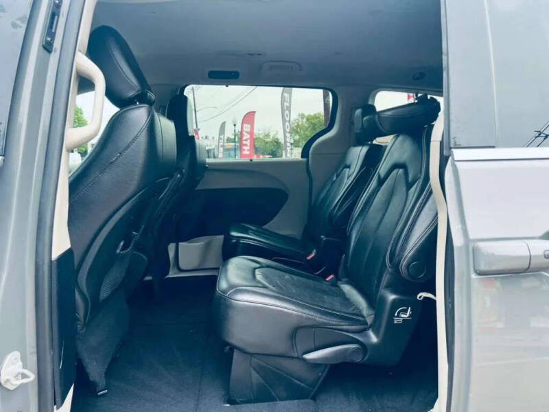 2022 Chrysler Pacifica Touring L