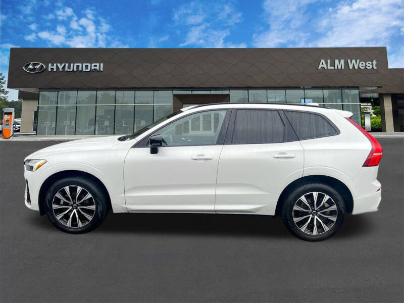 2024 Volvo XC60 B5 Core Dark Theme