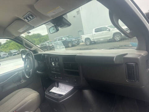 2025 Chevrolet Express LT 3500