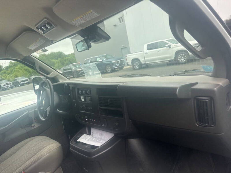 2025 Chevrolet Express LT 3500
