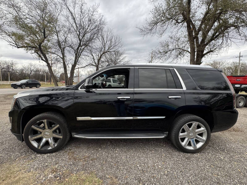 2016 Cadillac Escalade Luxury's photo