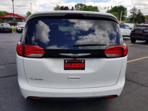 2025 Chrysler Voyager LX