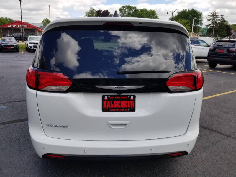 2025 Chrysler Voyager LX