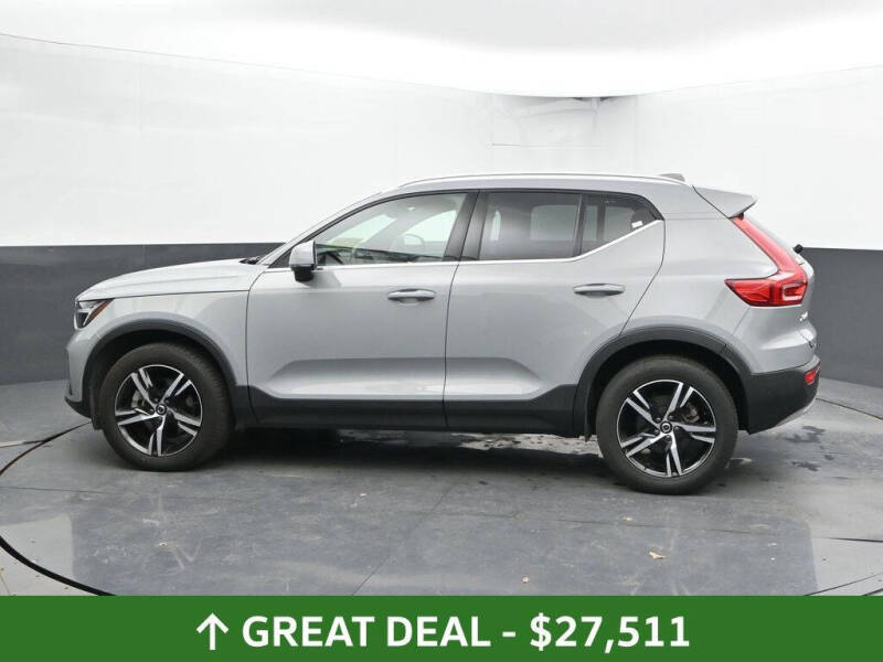 2025 Volvo XC40 B5 Core Bright Theme