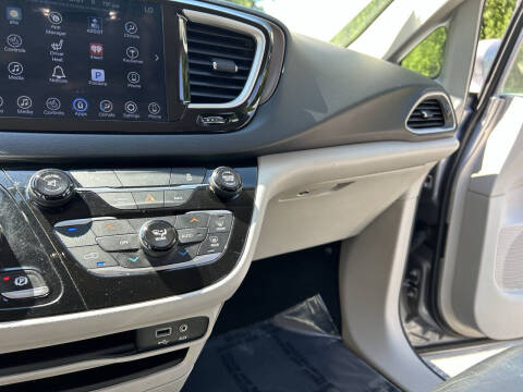 2017 Chrysler Pacifica Touring-L