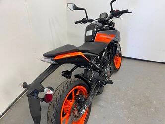 2023 KTM 200 Duke