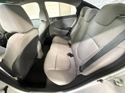 2012 Hyundai Accent GLS