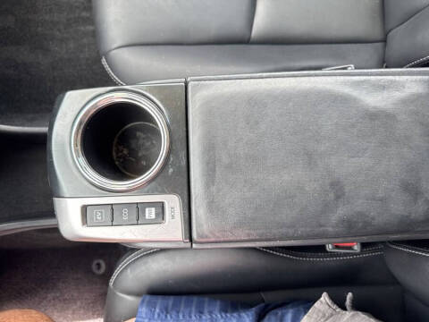 2015 Toyota Prius v Five