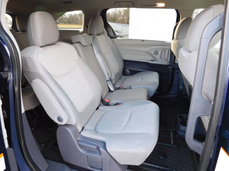 2021 Toyota Sienna LE 8-Passenger
