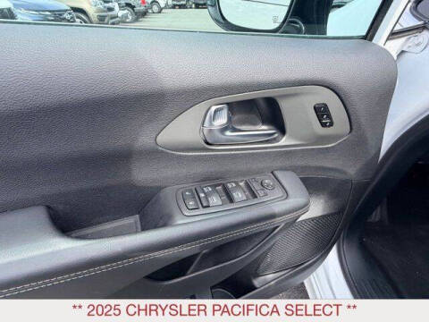2025 Chrysler Pacifica Select