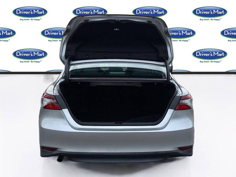 2022 Toyota Camry Hybrid LE