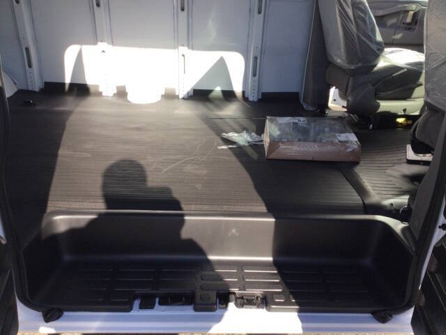 2025 Chevrolet Express 3500