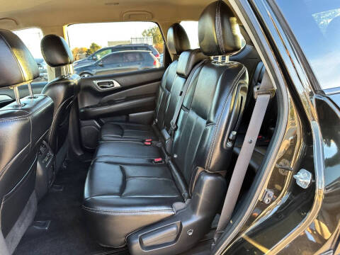 2017 Nissan Pathfinder SL