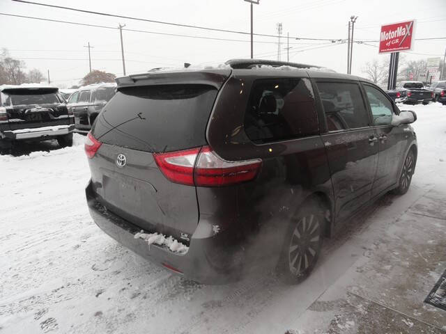 2019 Toyota Sienna LE 7-Passenger