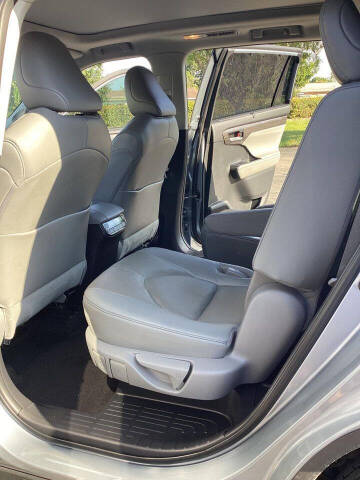 2023 Toyota Highlander Platinum