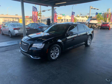 2016 Chrysler 300 for sale at American Auto Sales in Hialeah FL