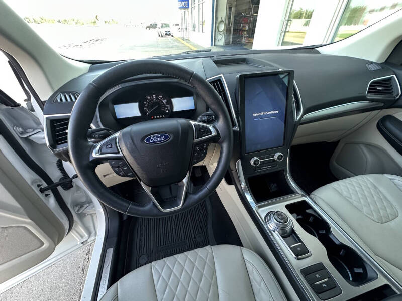2023 Ford Edge Titanium