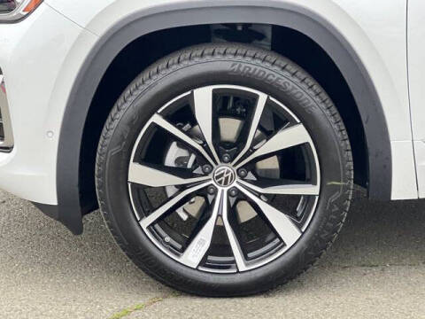 2026 Volkswagen Atlas Cross Sport SEL Premium R-Line 4Motion