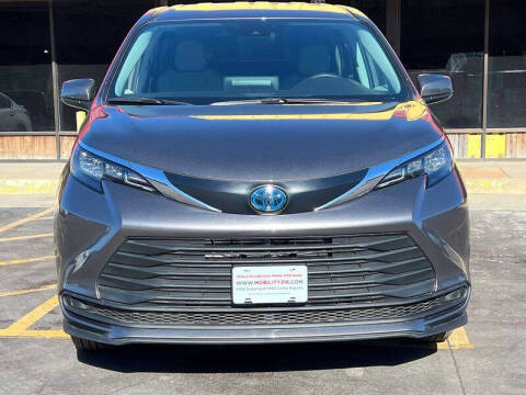 2025 Toyota Sienna LE 8-Passenger