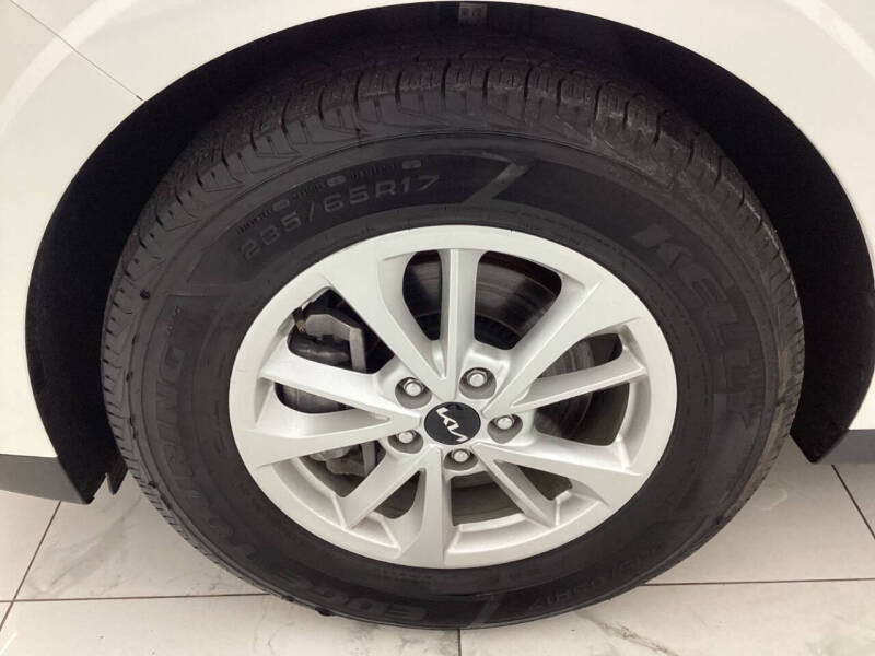 2023 Kia Carnival LX