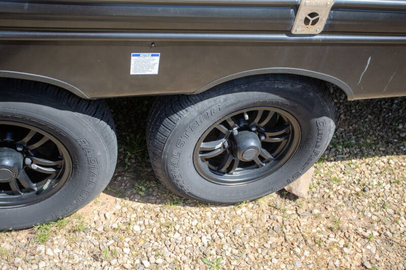 2022 CHEROKEE FOREST RIVER