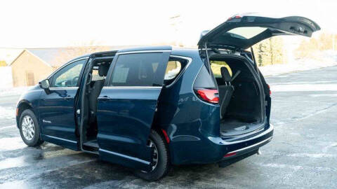 2024 Chrysler Pacifica Touring