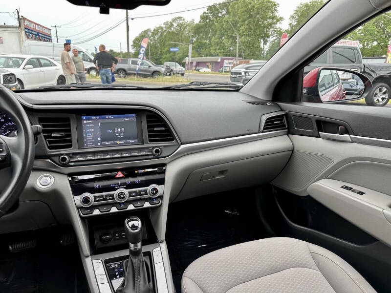 2019 Hyundai Elantra SE