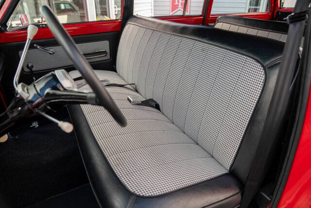 1968 Jeep Wagoneer 18