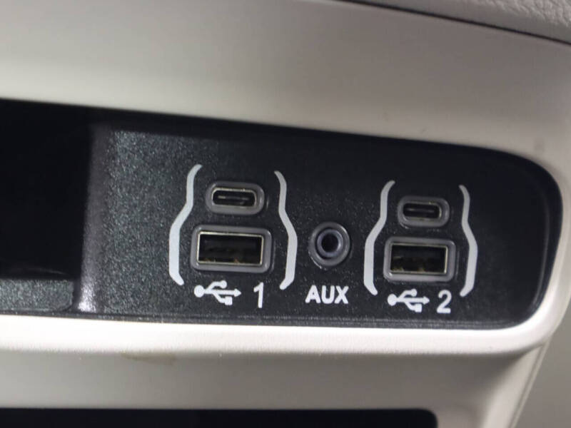 2022 Chrysler Voyager LX