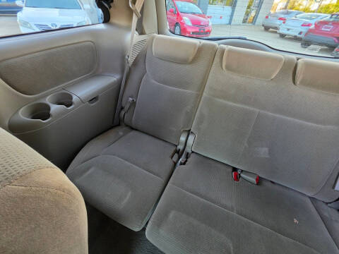 2004 Toyota Sienna LE 7 Passenger