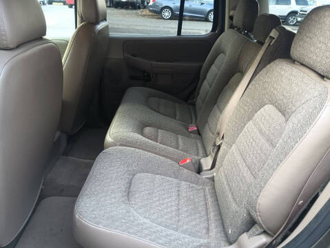 2004 Ford Explorer XLS