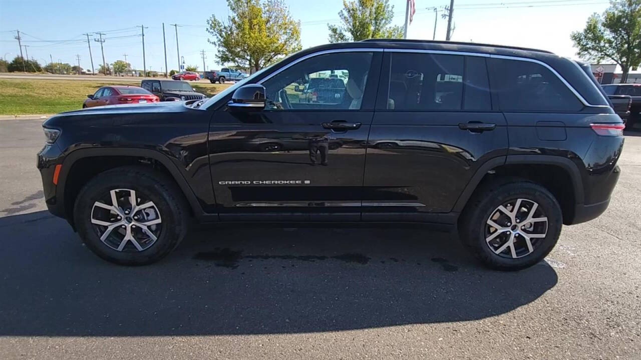 2025 Jeep Grand Cherokee for sale at Victoria Auto Sales in Victoria, MN