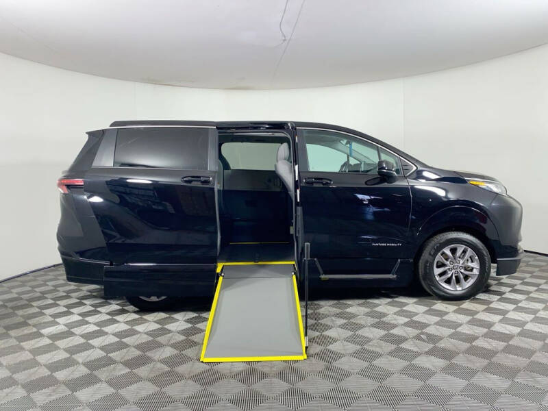 Used 2023 Toyota Sienna LE with VIN 5TDKRKEC6PS163336 for sale in Tucker, GA