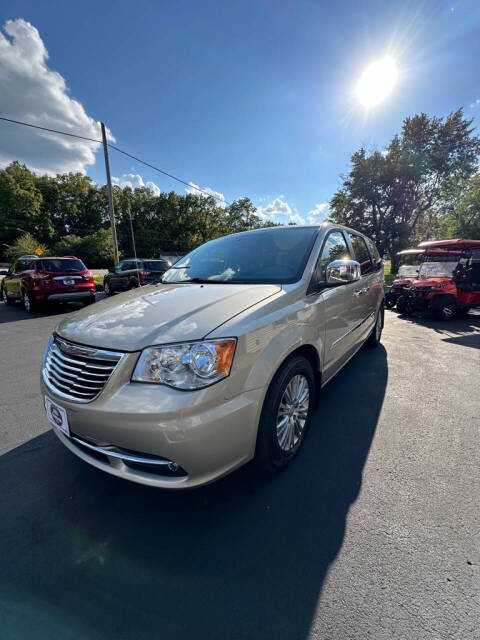 2015 Chrysler Town and Country for sale at Hoosier Motors in Westfield, IN