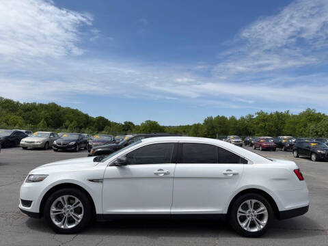 2018 Ford Taurus SE