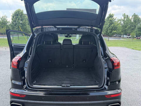 2017 Porsche Cayenne Platinum Edition