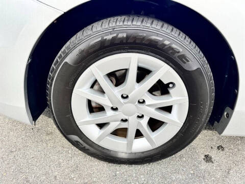 2014 Toyota Prius v Two