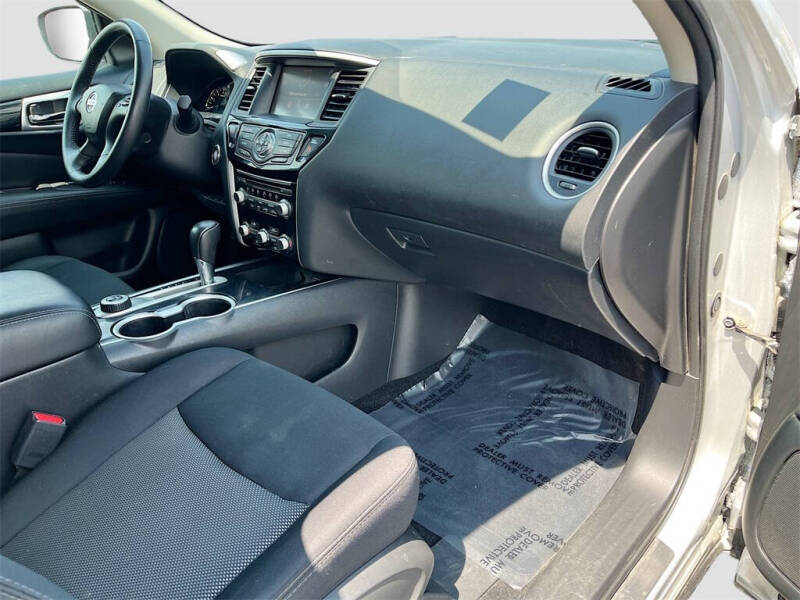 2018 Nissan Pathfinder SV