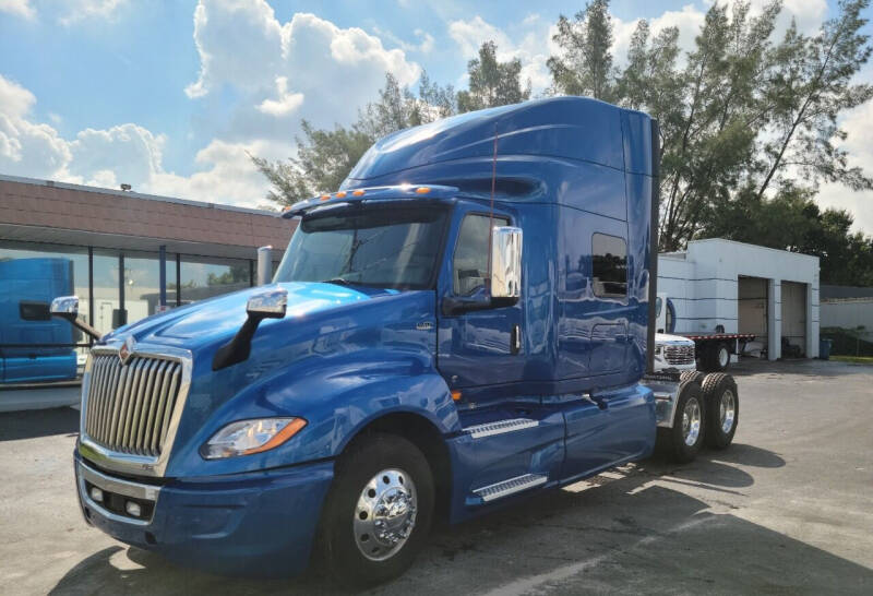 2020 International LT 2-Bunk Sleeper w/ Cummins, for sale at TRUCK FLEET SOLUTIONS LLC in Fort Lauderdale FL