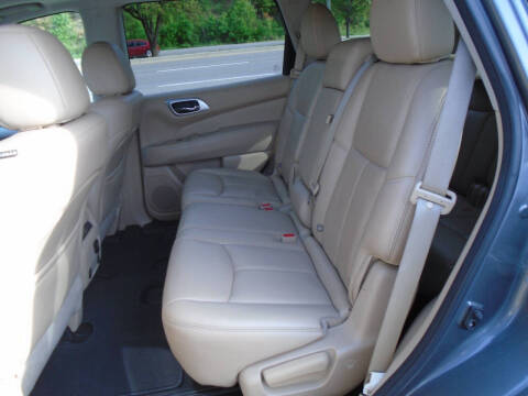 2017 Nissan Pathfinder SL