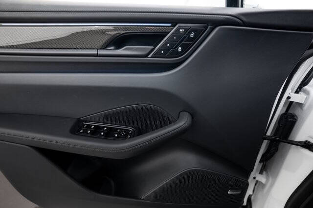 2025 Porsche Macan Turbo Electric