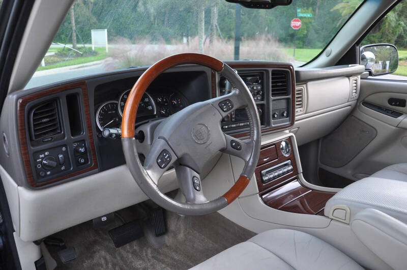 2003 Cadillac Escalade